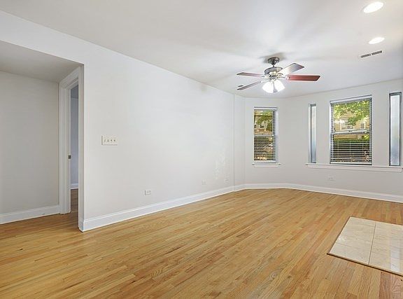 3rd image of 2046 W Arthur Ave APT G