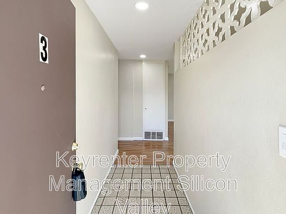 4th image of 878 Castlewood Dr APT 3