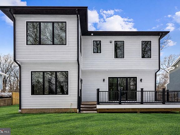 2nd image of 604 Tapawingo Rd SW