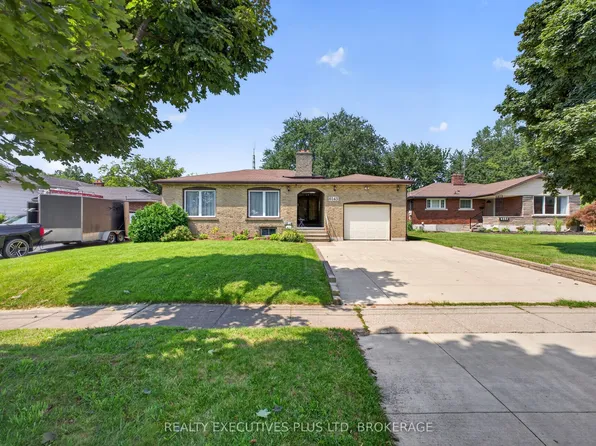 6245 Pitton Rd, Niagara Falls, ON L2H 1S2