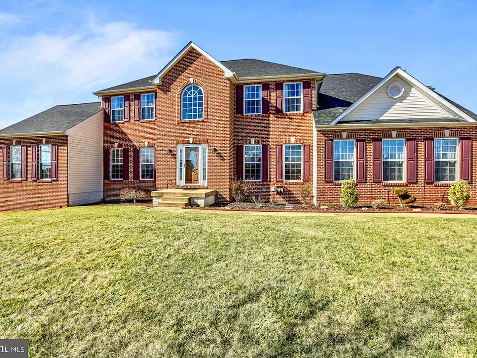 1st image of 787 Spruce Hill Way
