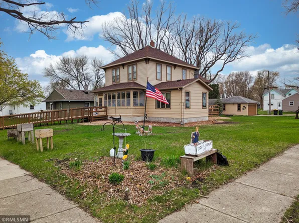 320 S 9th St, Bird Island, MN 55310
