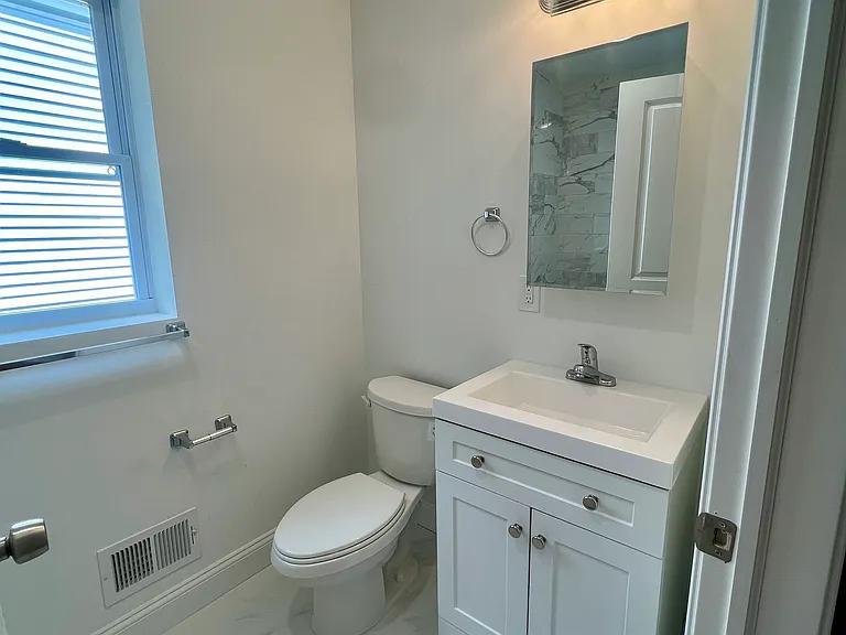 879 S 18th St #1 — Photo 7