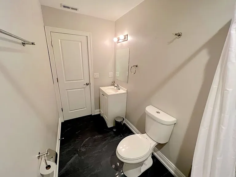 2620 W Cermak Rd #2F — Photo 6