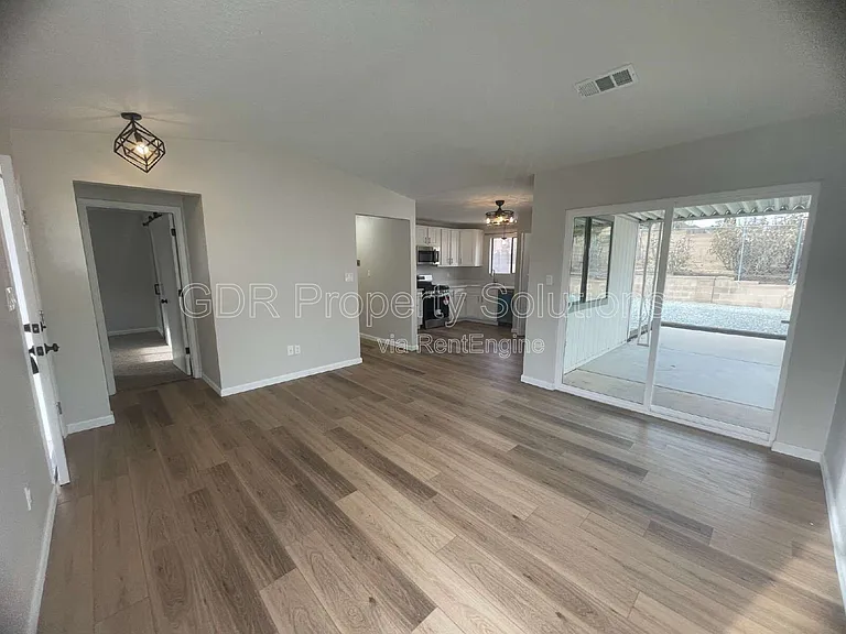 4733 Platinum Dr NE — Photo 12