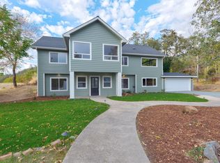 1690 NE Beacon Dr, Grants Pass, OR 97526