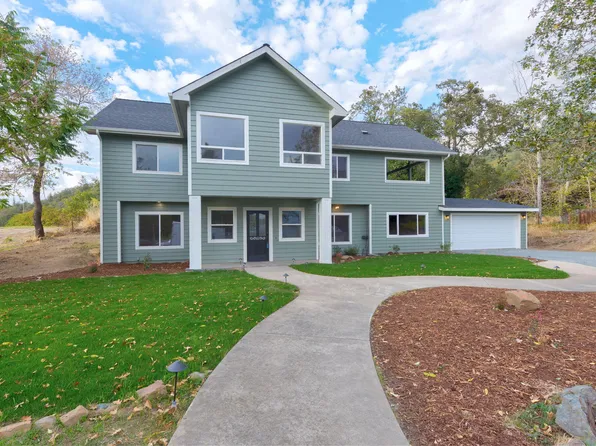 1690 NE Beacon Dr, Grants Pass, OR 97526