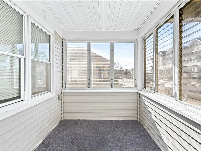 37 Tyndall Ave — Photo 7