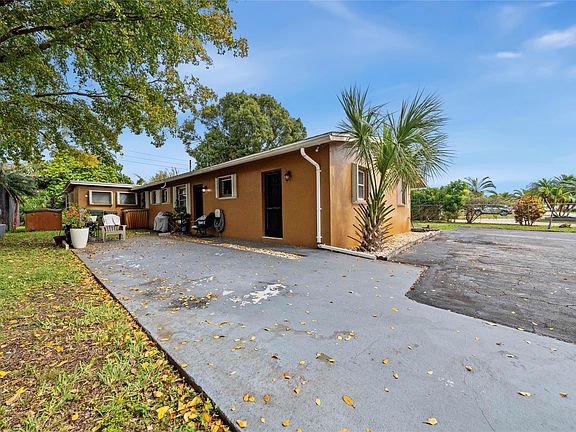 3rd image of 841 NW 39th Street