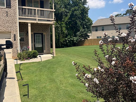2nd image of 2557 Castellan Dr