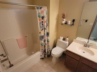 1137 Pecks Woods Dr #1, Saint Paul, MN 55112