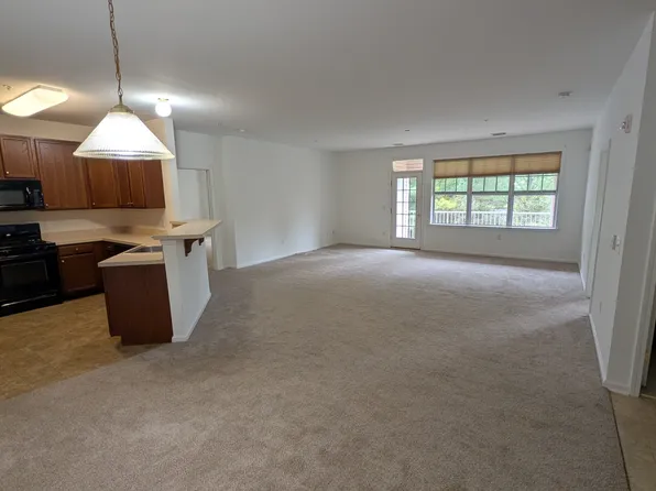 526 Timberlake Dr, Trenton, NJ 08628