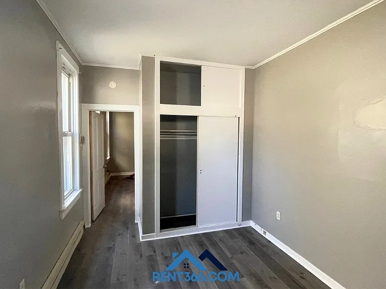 929 Center St — Photo 1