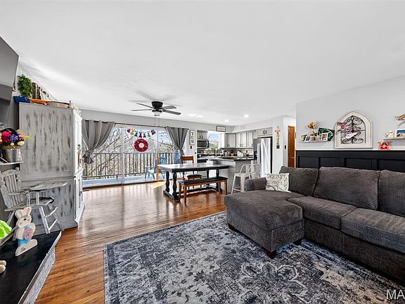 4th image of 12 Ozark Ln
