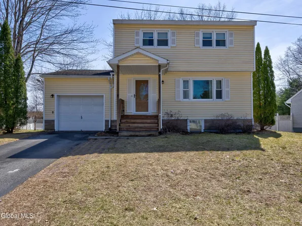 8 Michael Drive, Saratoga Springs, NY 12866