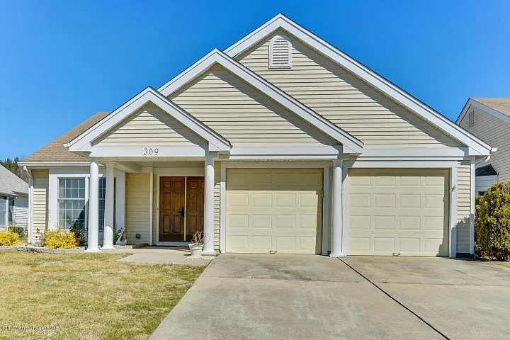 309 Devon St photo 1