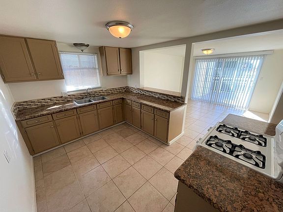 5th image of 1232 Hemlock Ln