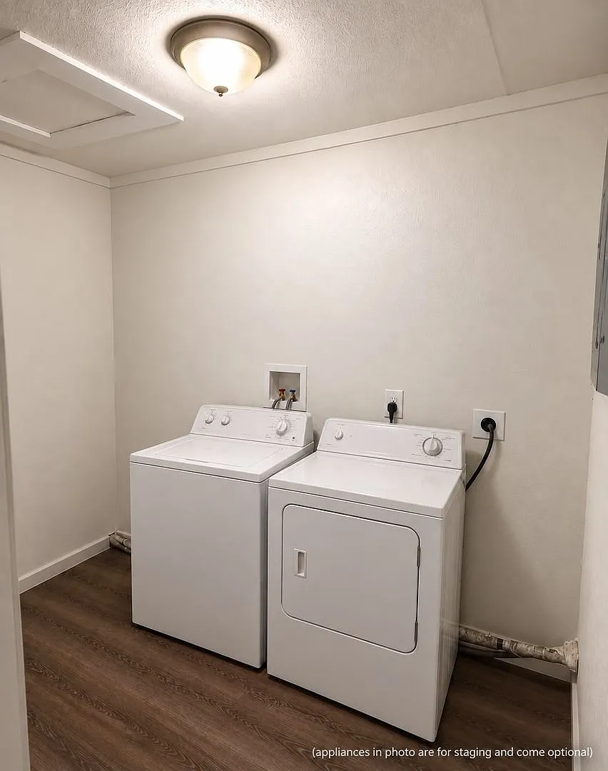 For Lease — Photo 4