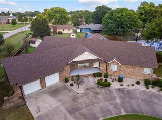 707 Quail Creek Rd, Parsons, KS 67357