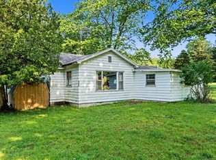 1401 71st St, Fennville, MI 49408