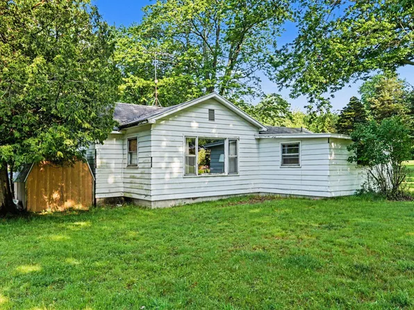 1401 71st St, Fennville, MI 49408