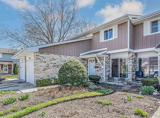 1256 Reading Ct, Wheaton, IL 60189