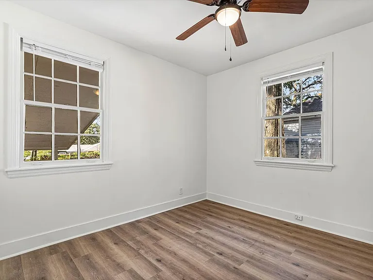 5213 Pineview Ln S — Photo 13