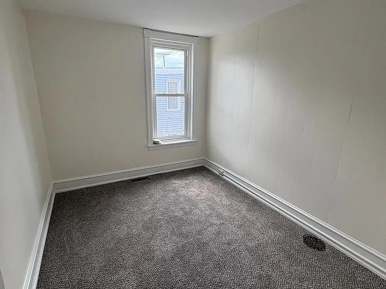 604 Hunter St — Photo 5