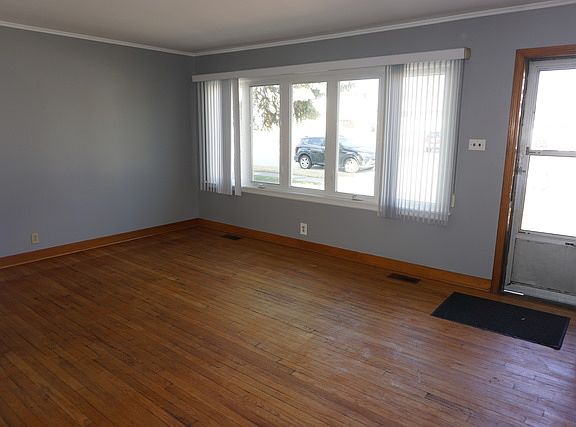 4th image of 5265 W 90th St