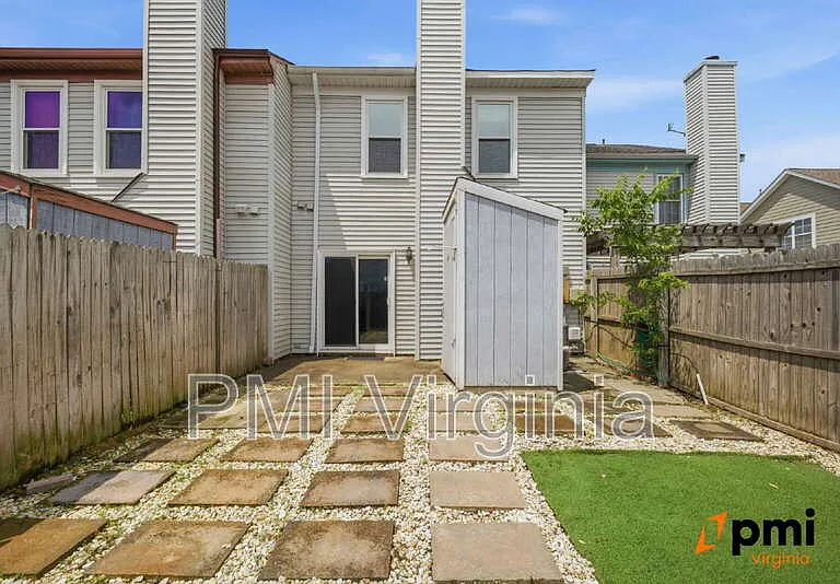 202 Stonehall Ct — Photo 13
