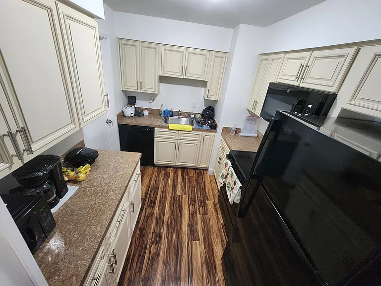 Chinaberry Dr — Photo 5