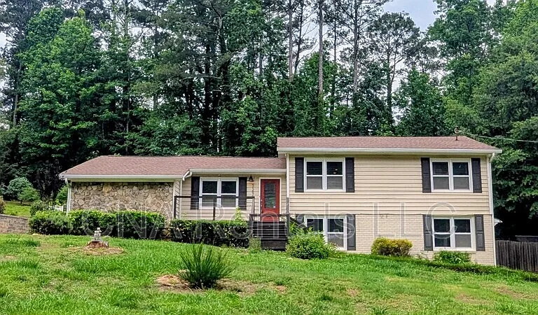 3290 Forest Creek Dr SW — Photo 1