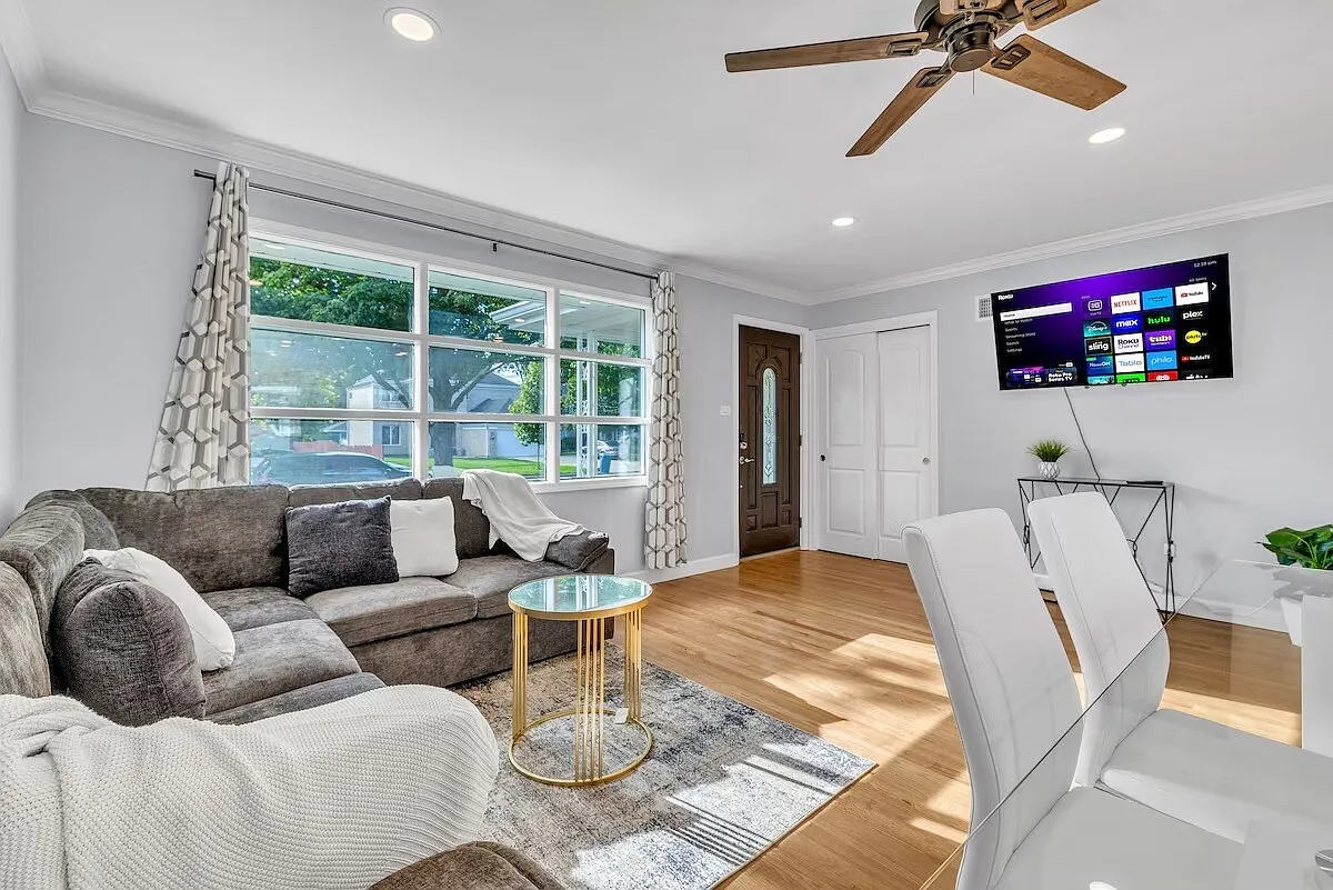 3 bed, 1.5 bath, 1480 sqft, $9,900 — Photo 1