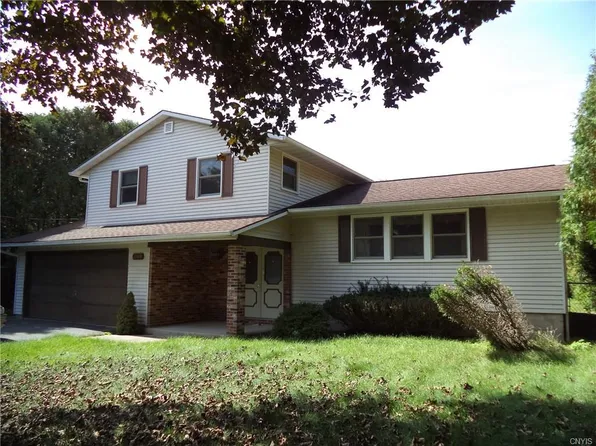 304 Merriwether Dr, Syracuse, NY 13219