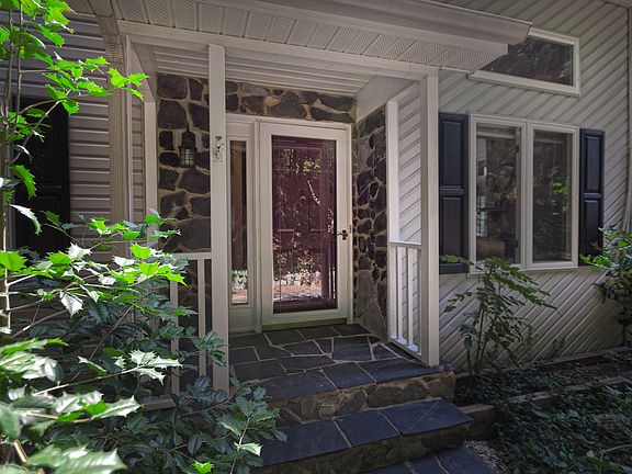 2nd image of 8710 Starlight Ln