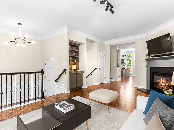 5th image of 108 Stuart Castle Way SE