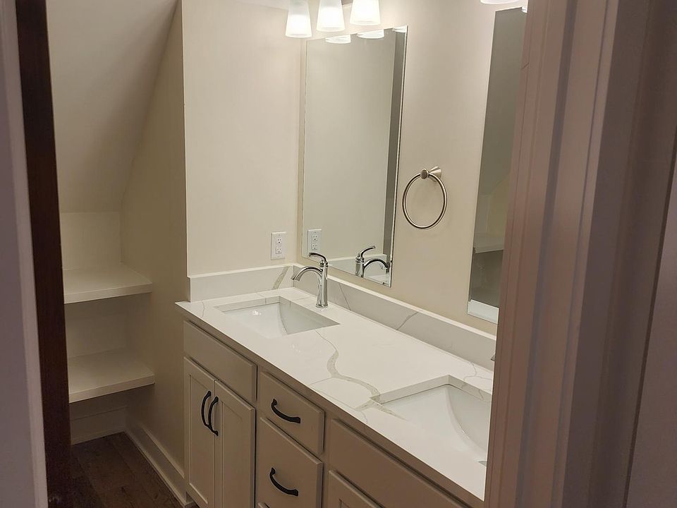 1st image of 106 Leonard St NE