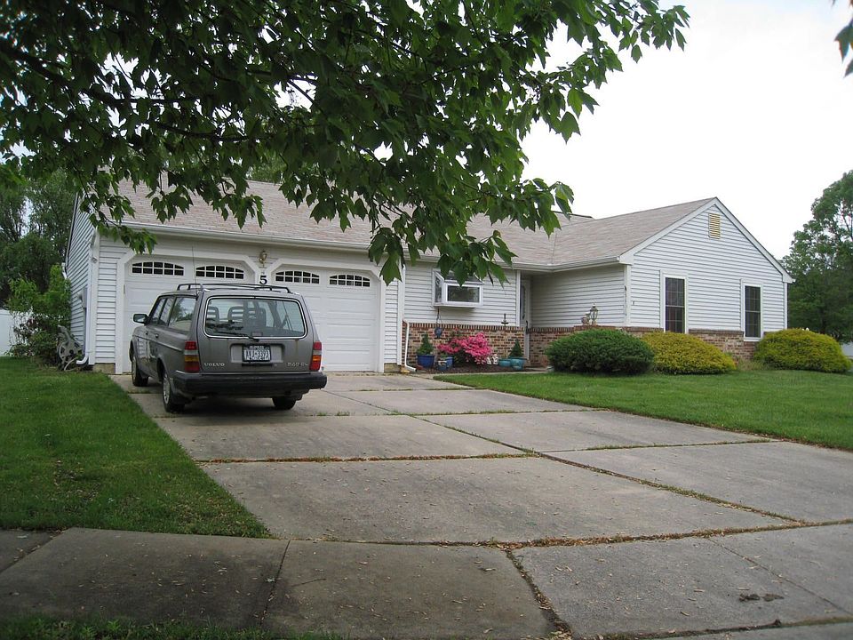 1st image of 5 Smallwood Ct