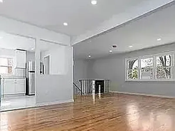 7315 170th St, Fresh Meadows, NY 11366