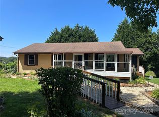 106 Albert Dr, Flat Rock, NC 28731