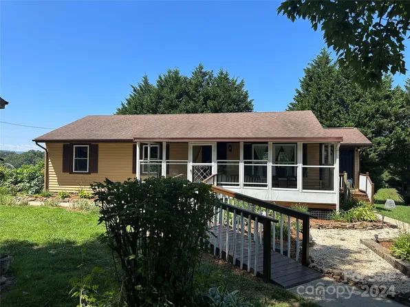 106 Albert Dr, Flat Rock, NC 28731