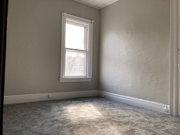 3rd image of 111 Woodlawn Ave #2