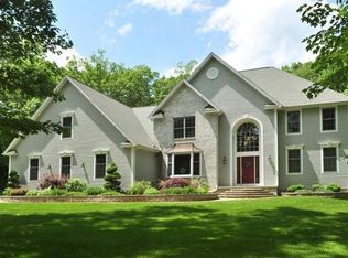 31 Harvest Ln, Colchester, CT 06415