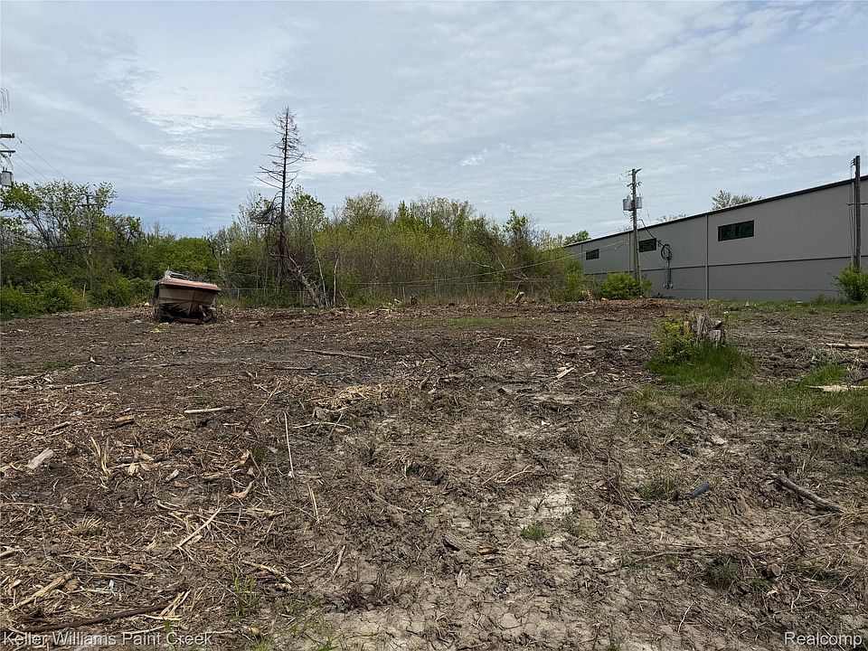 22477 Fifteen Mile Rd, photo 13