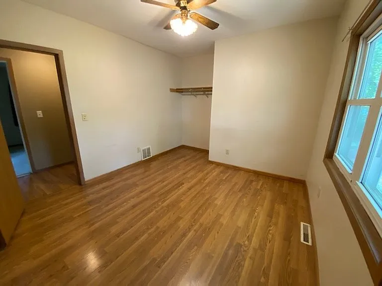 721 Broadway St — Photo 10