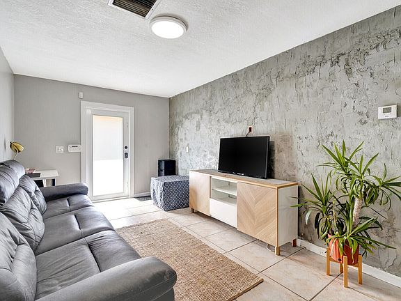 3rd image of 4671 Orlando Avenue