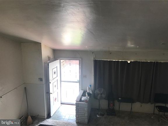 5th image of 2441 Denfield St