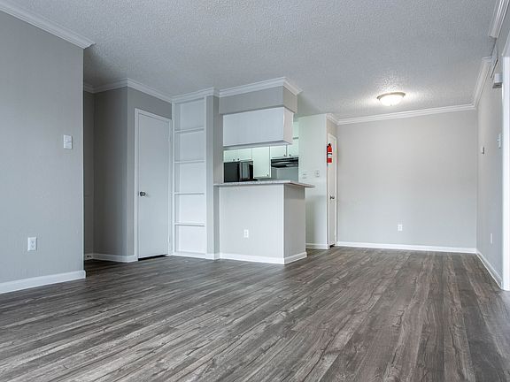 5th image of 10402 Sandpiper Dr #286