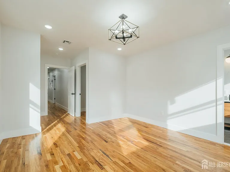 88 Hollywood Ave #2 — Photo 11