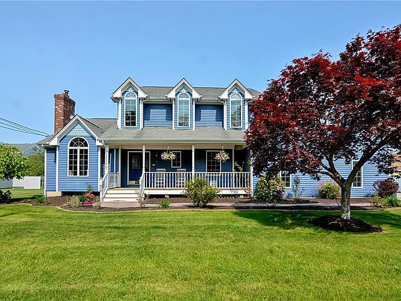 3rd image of 16 Basswood Dr